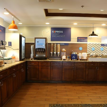 Holiday Inn Express Hotel & Suites Cleveland - Ms By Ihg Exterior photo