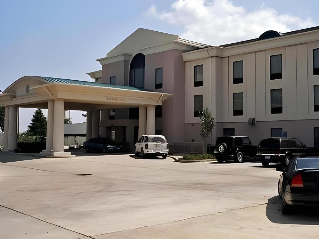 Holiday Inn Express Hotel & Suites Cleveland - Ms By Ihg Exterior photo