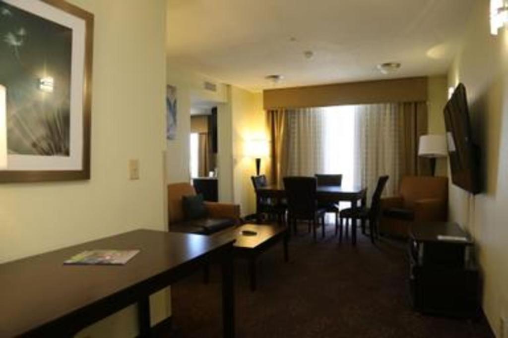 Holiday Inn Express Hotel & Suites Cleveland - Ms By Ihg Exterior photo